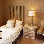 Tufton Arms Apart Otel