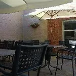 Aparthotel Tufton Arms