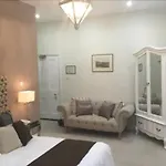 Apart-hotel Tufton Arms 3*